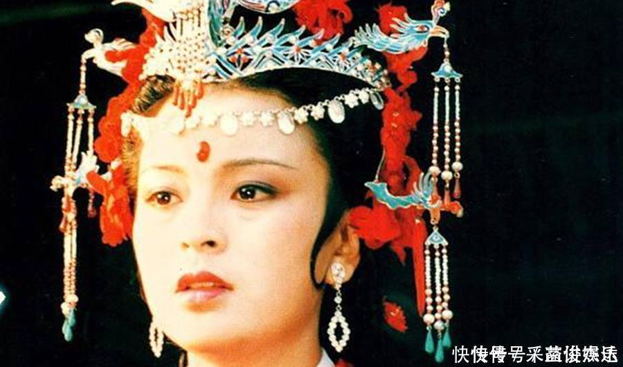 李纨一句戏言,贾家已经出了一个王妃,可是贾元春明明是皇妃