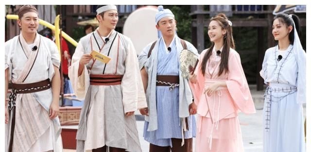 杨紫拿下综艺常驻资源,看到嘉宾阵容后:收视率稳了!