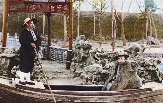 袁世凯|晚清“彩色”罕见照：浸满了历史感，图5陪哥哥在老家钓鱼的袁世凯