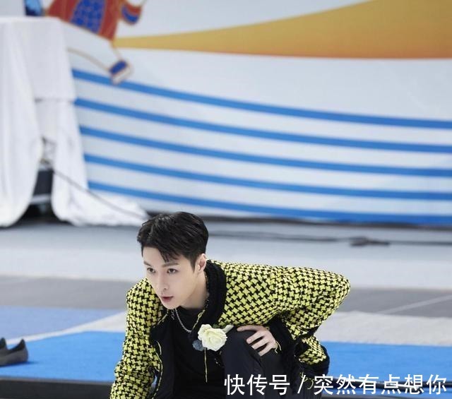 張藝興取代彭昱暢成《向往的生活》常駐嘉賓,穿軍大衣現身!