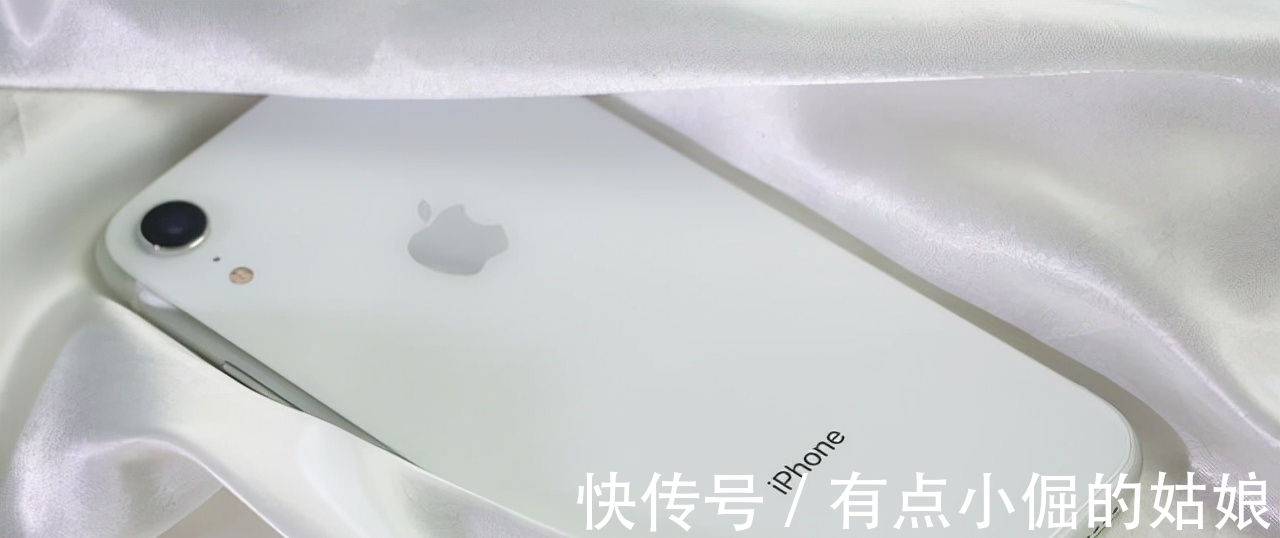 被称为“乞丐版”iPhone，如今迫降3100元收场，库克也很无奈