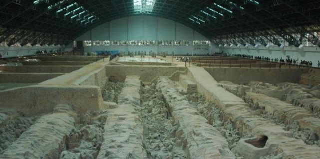 山顶|秦始皇陵到底埋了多少水银?你看看山顶长的石榴树,就能明白