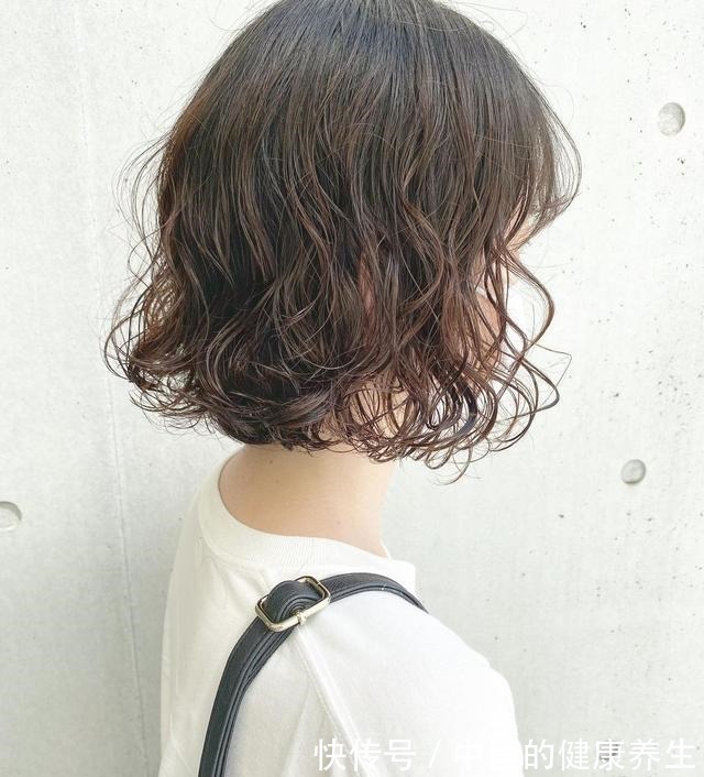 老气 30多到50多岁的女性,发型就选这14款,减龄时尚显气质!