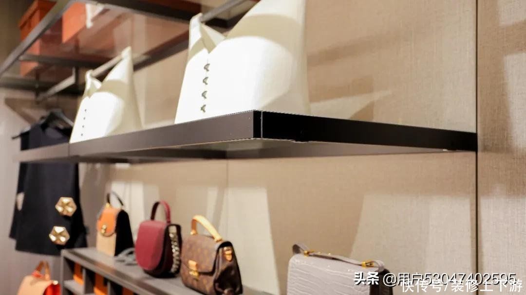 极简|轻奢定制最前沿——挂墙式衣帽间