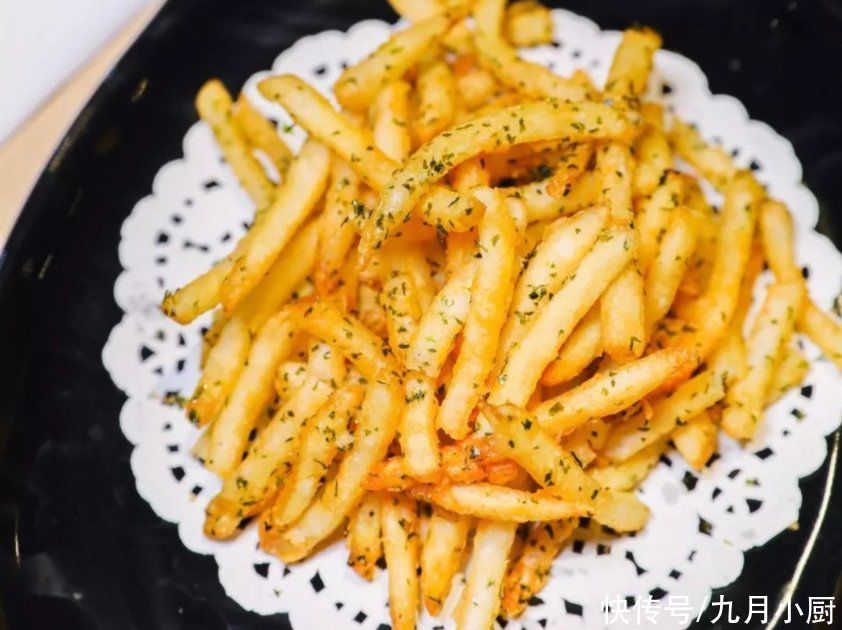 油炸|烤箱做薯条：只需要1点点油，薯条又酥又脆，比空气炸锅强