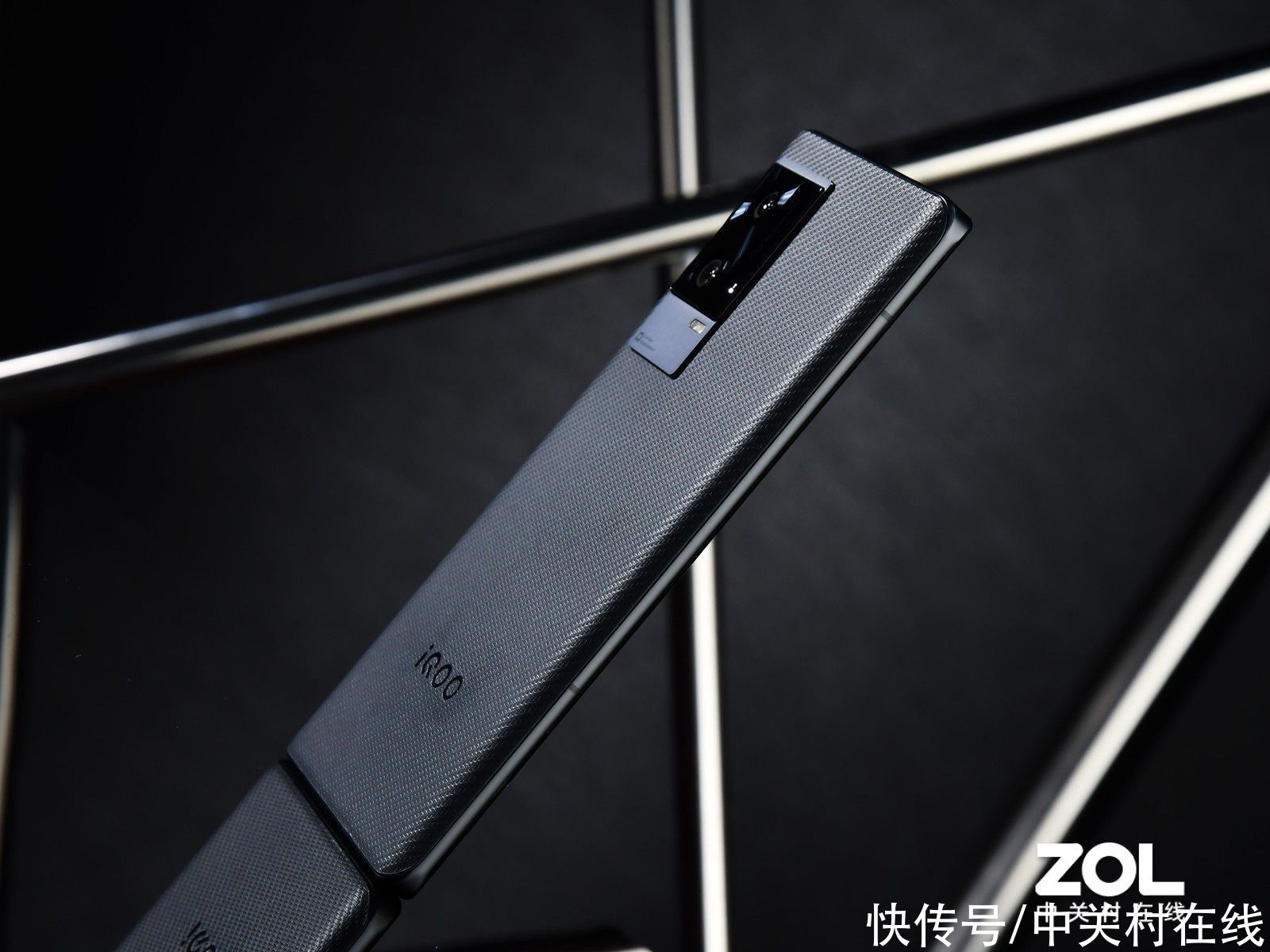 oled|高端旗舰该有什么气质？iQOO 8 Pro图赏
