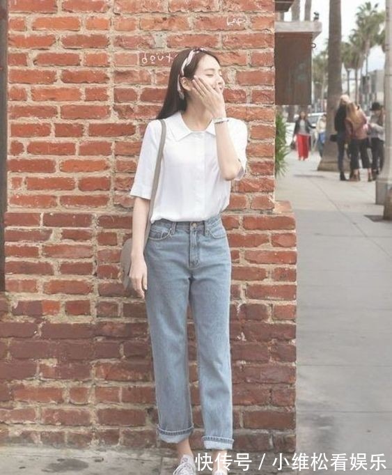 简约|夏日很时髦的搭配：牛仔裤+衬衫，何超莲也在穿，造型文艺高级
