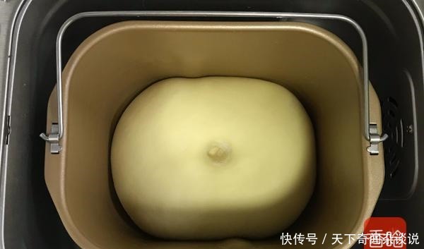 柔软到怀疑人生!一次成功的椰蓉奶棒面包,学会了不用去面包店买