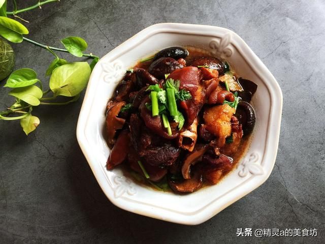 猪蹄煲|入秋转凉，这道菜可以安排啦！20元一斤，炖一炖滋补又馋人，香