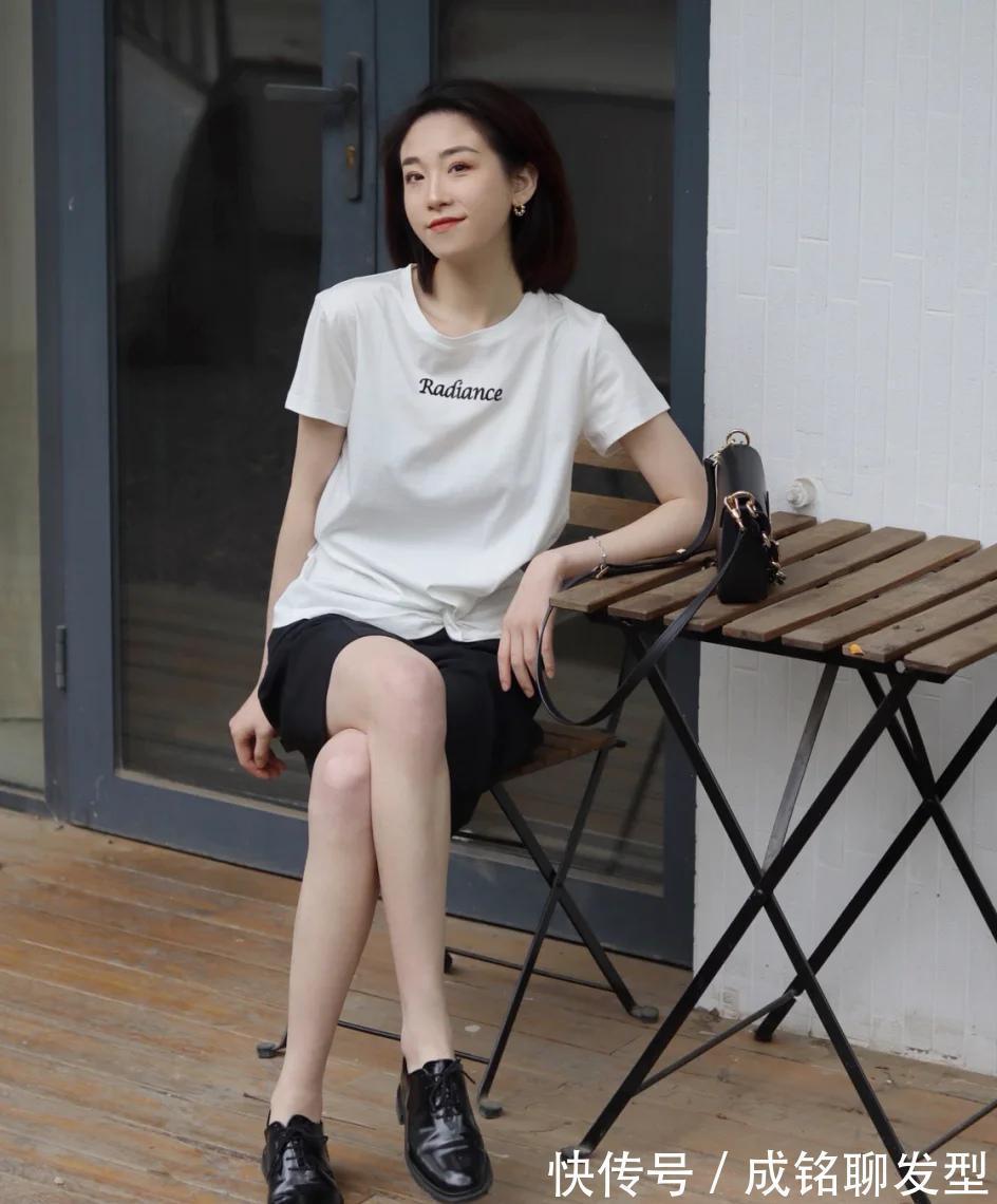 短袖|夏季谁还没几件T恤？学学这几个搭配小技巧，普通短袖也有高级感