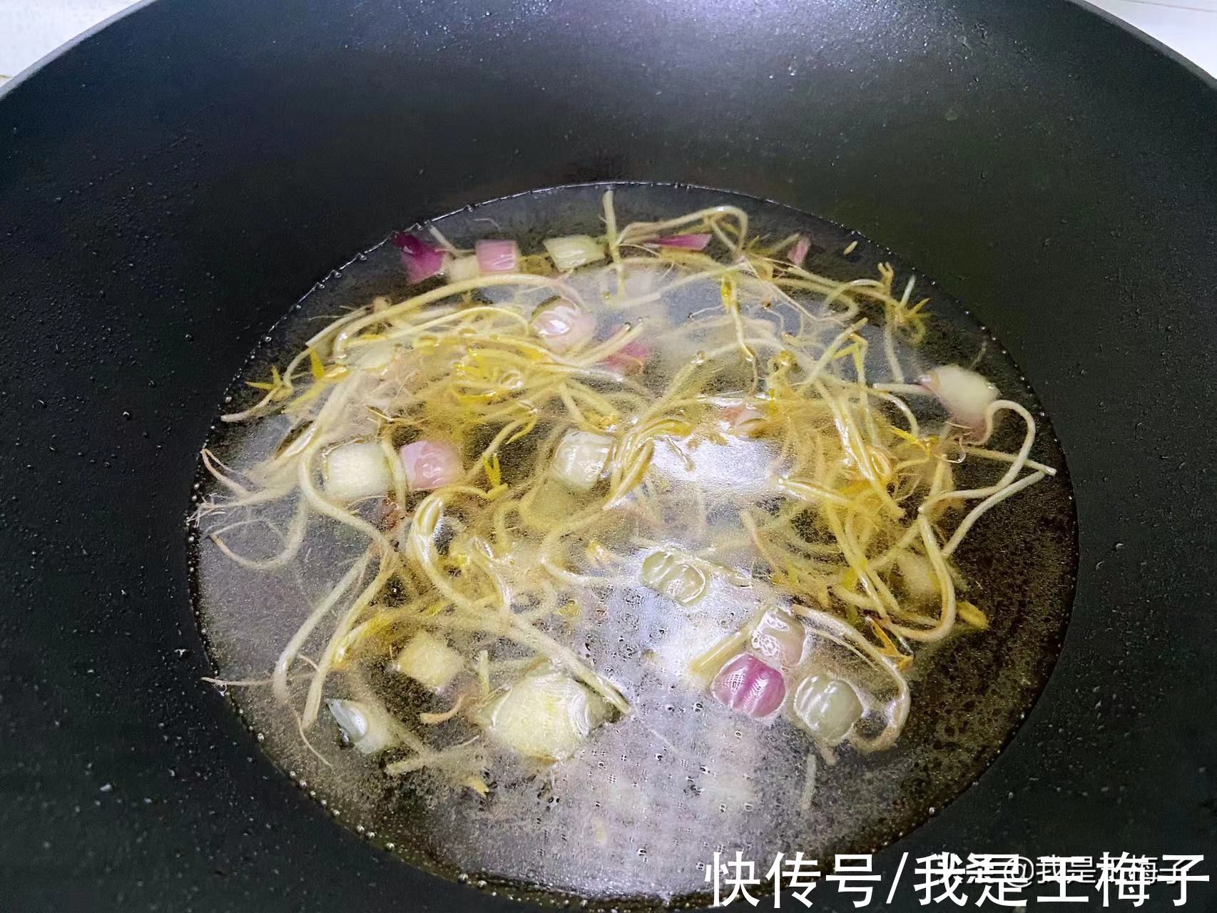 冬天做点热乎的，我家晚餐就一个菜，好吃营养，天冷吃着舒服