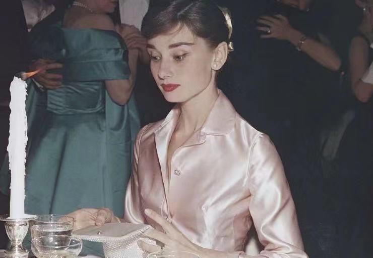 身材|身材长相都一般的女生,有这3个特征,就是别人眼里的第一眼美女