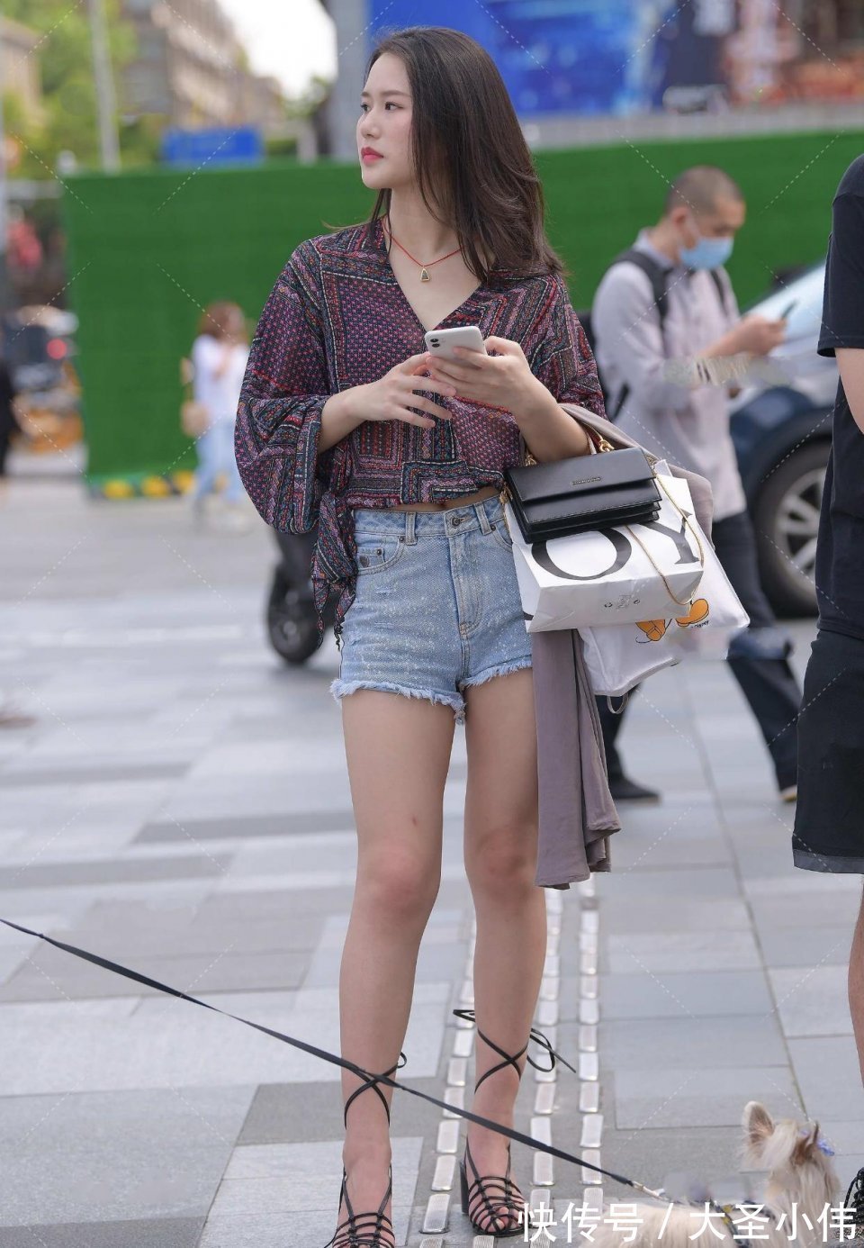 微胖|美女街拍:微胖才是女生最美的状态吧!男生都喜欢这种类型吗?我是很喜欢