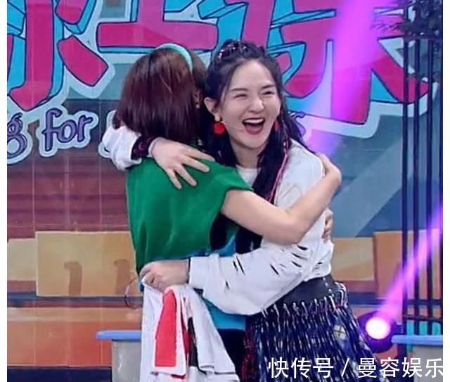 《快本》穿帮镜头,为让谢娜队赢,吴昕淘汰了4个人,杨迪说漏嘴