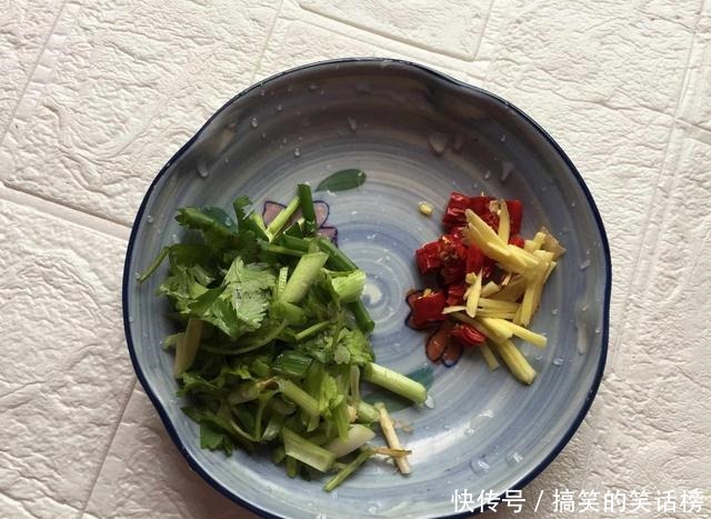 孩子最爱的菜,一周吃3回都嫌不够,简单一焖,香到连汁也不放过