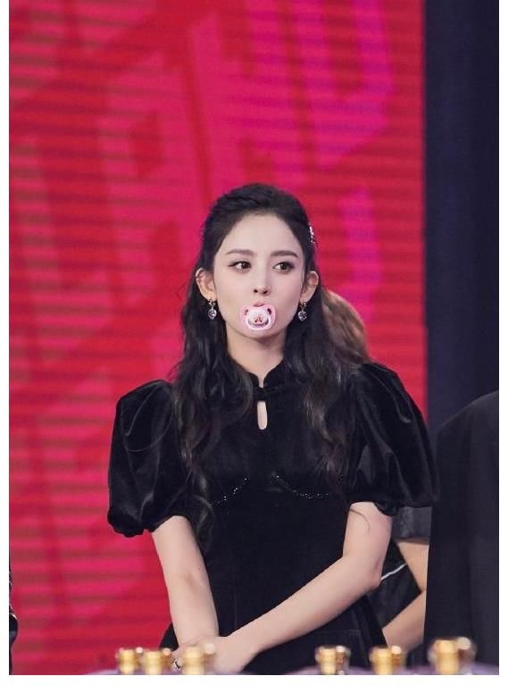 综艺|《脱口秀大会4》谢娜开场满屏尴尬，综艺一姐已经不行了？