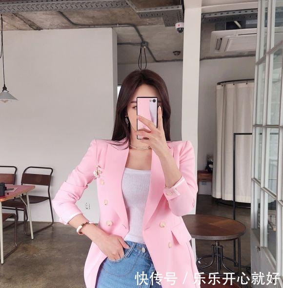 粉红|女神孙允珠粉红休闲西装搭配牛仔裤，妩媚又休闲