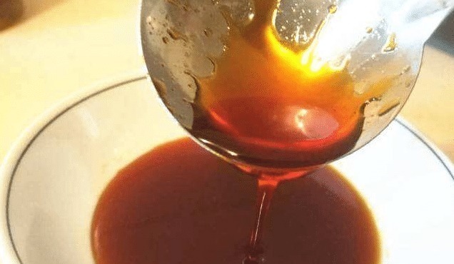 炒糖色，直接炒冰糖就错了！多做一步，糖色棕红透亮，味道不发苦