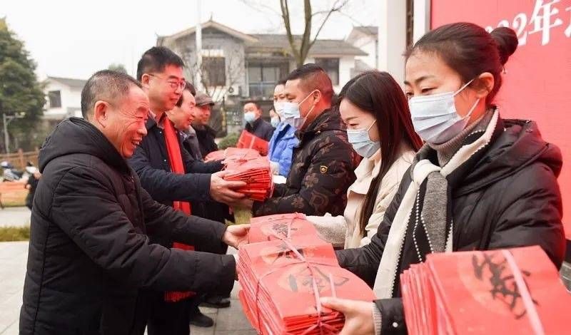 何开鑫！省书协新年“送万福进万家”，崇州市白头镇五星村迎来“书法盛宴”