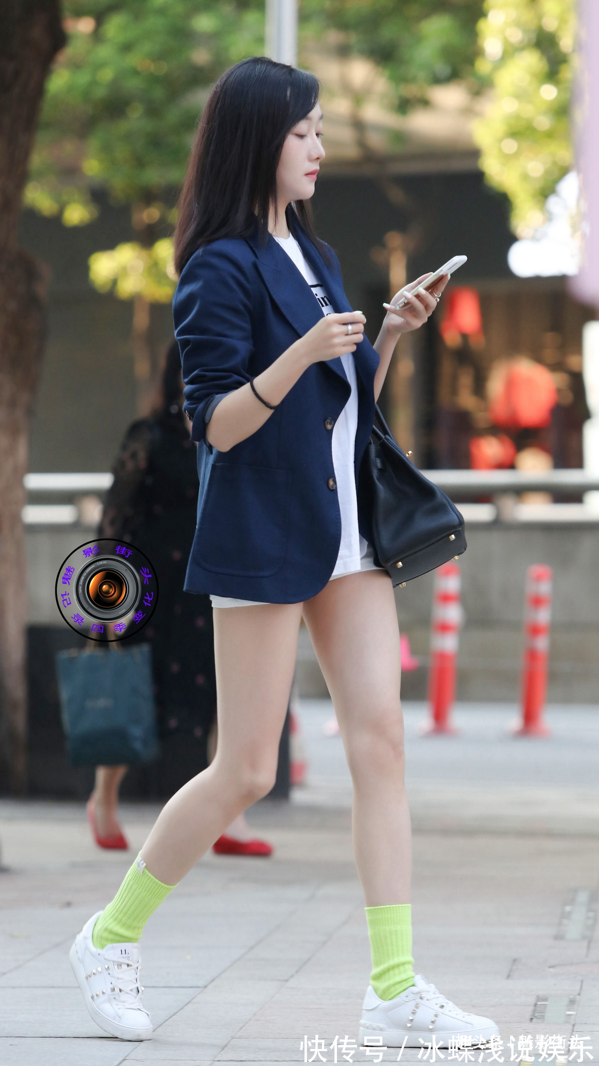 混搭 时髦的姑娘,西装加短裤搭配小白鞋,混搭风格凸显清新唯美的气质