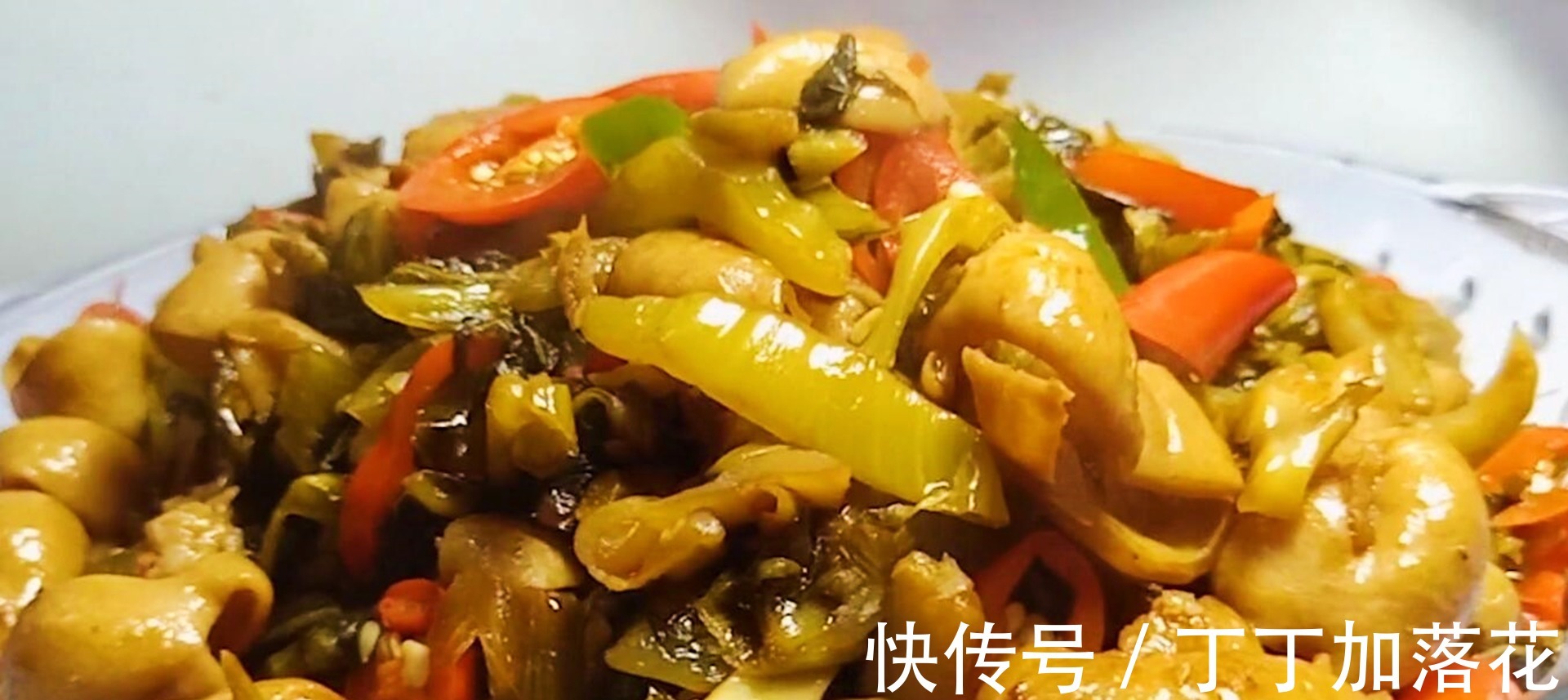 大厨分享大肠炒酸菜的经典做法，大人小孩一次连吃3大碗米饭！