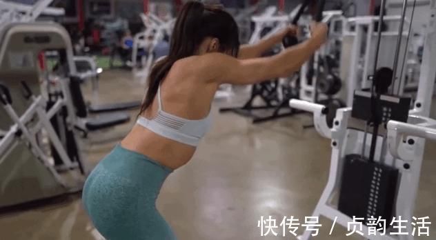 强壮|男生健身先练胸肌,不显强壮反倒影响了体态你应该先练这个部位