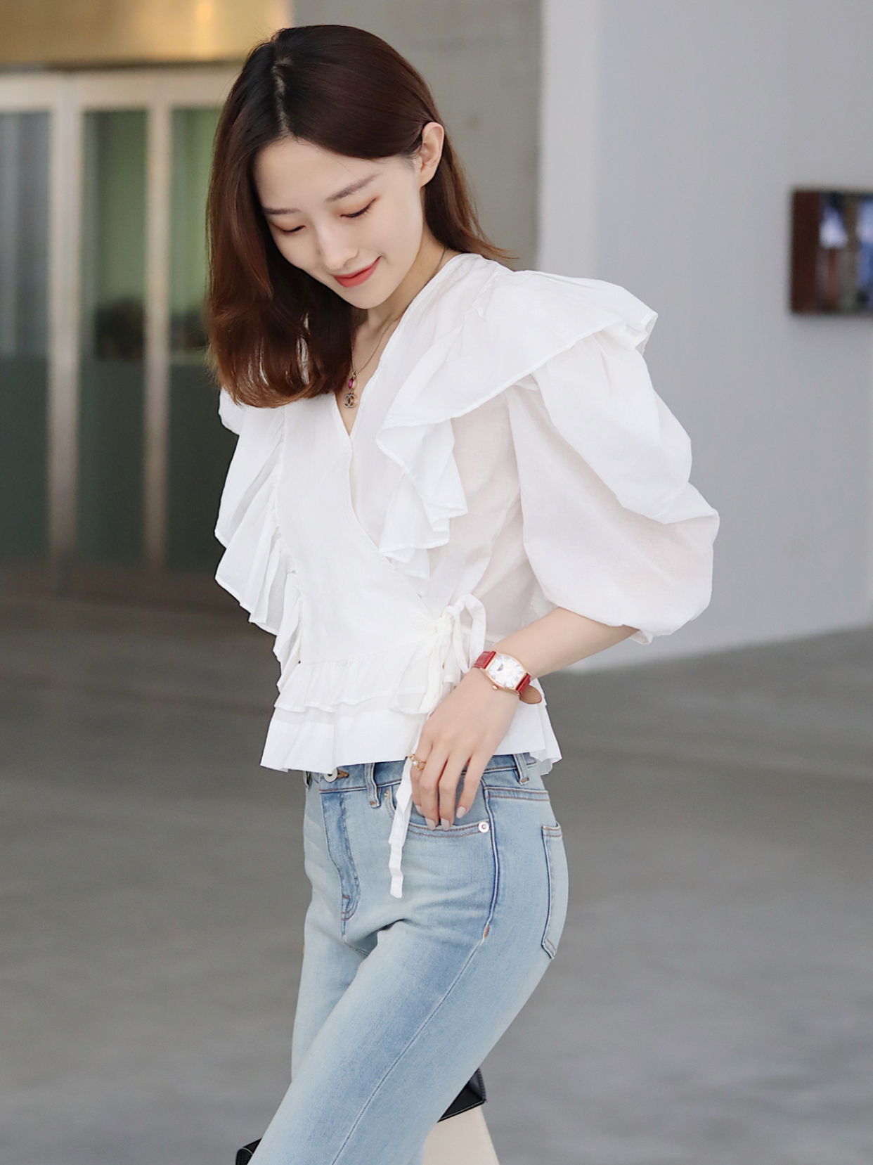 搭配|女神博主的夏季穿搭技巧,碎花上衣搭配牛仔裤高级洋气,显高显瘦