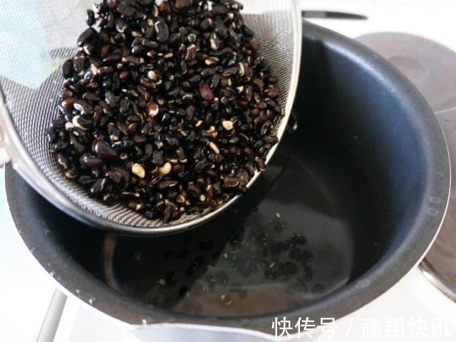 冰糖|吃药一堆,不如吃黑豆一把,黑豆加一宝一起煮,好处一大堆