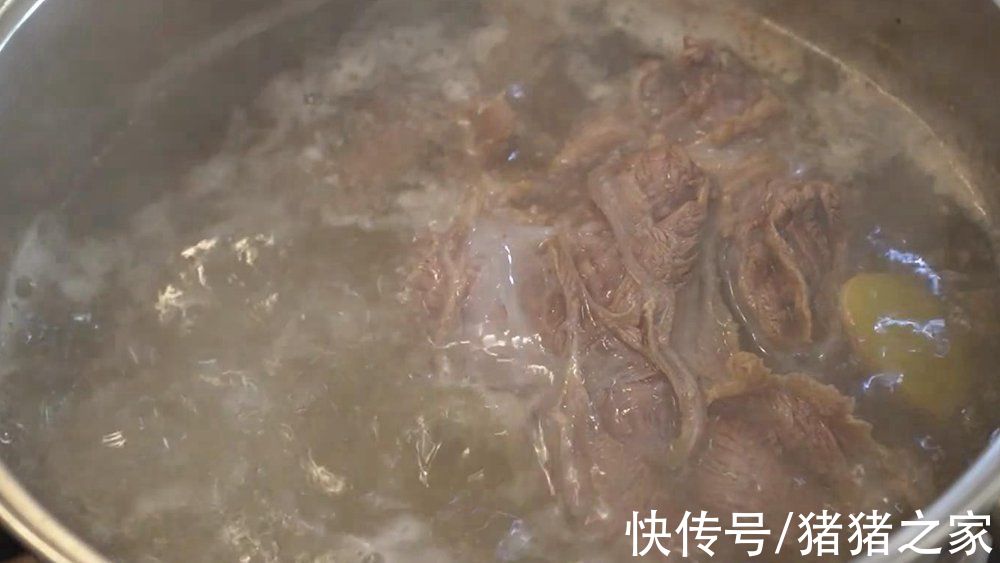 这样卤出来的牛肉颜色自然红润,不干不柴,卤香味十足,太攒劲了