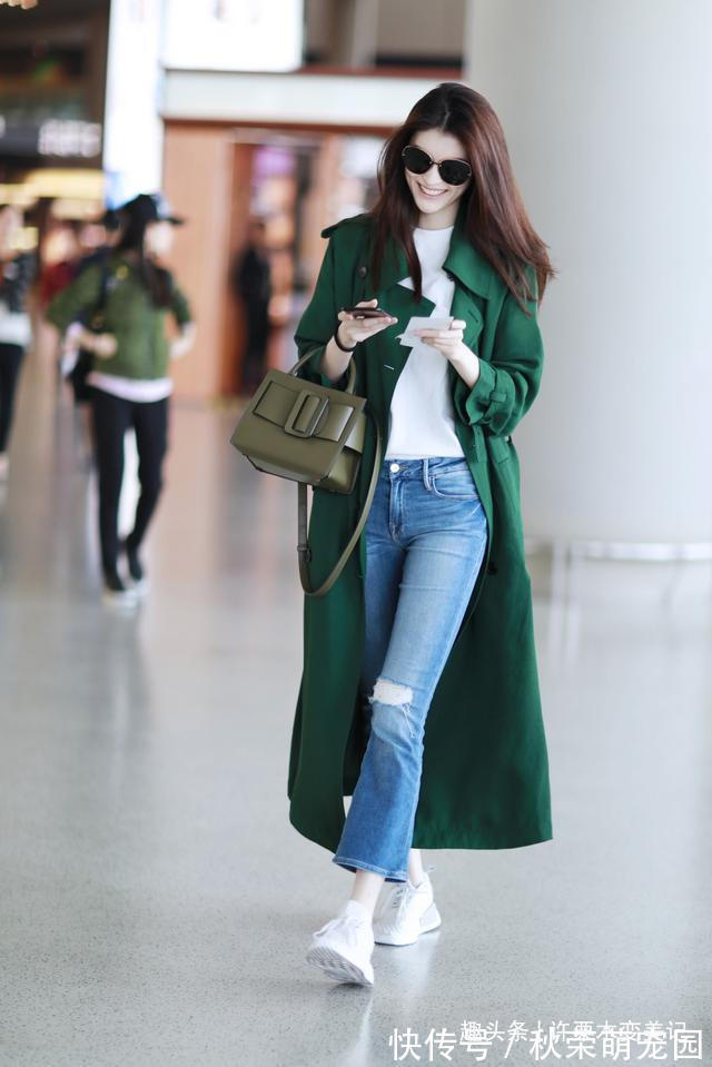 毛衣 风衣里面穿什么才时尚?今年推荐这5种“内搭”,减龄百搭又耐看