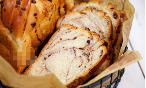 别买了,在家做出又香又软的面包,其实很简单,成本只要几块钱