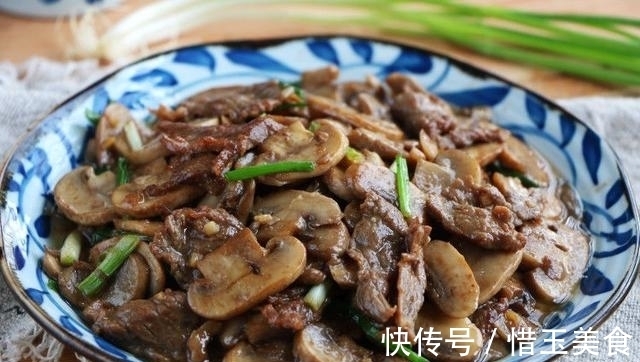 小葱|牛肉炒哪种蘑菇好?试试双孢菇,尤其适合冬天给小孩吃