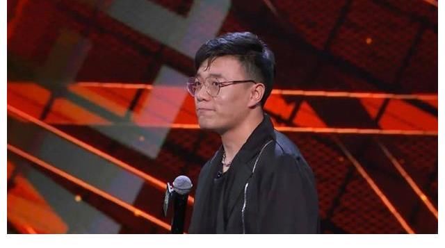 杨波|用人体官能障碍与疾病当脱口秀的表演题材,真的好笑吗?