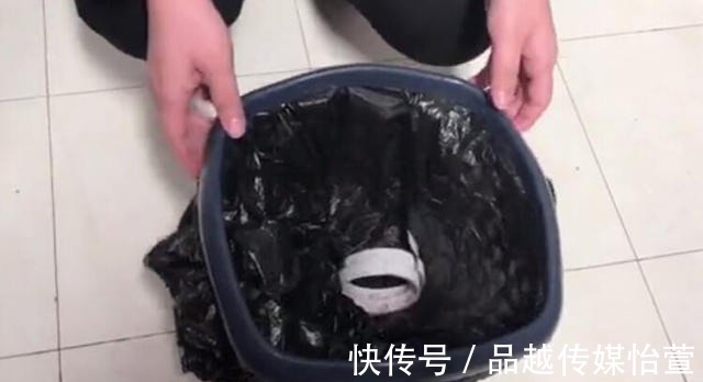 塑料袋|家里满地头发太难扫?试试这个超省事的方法,一根头发都见不到!