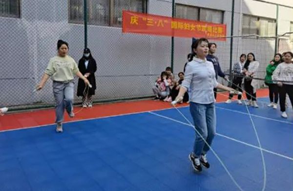 Yingtan City Guixi City People's Hospital: Rope dancing to celebrate 