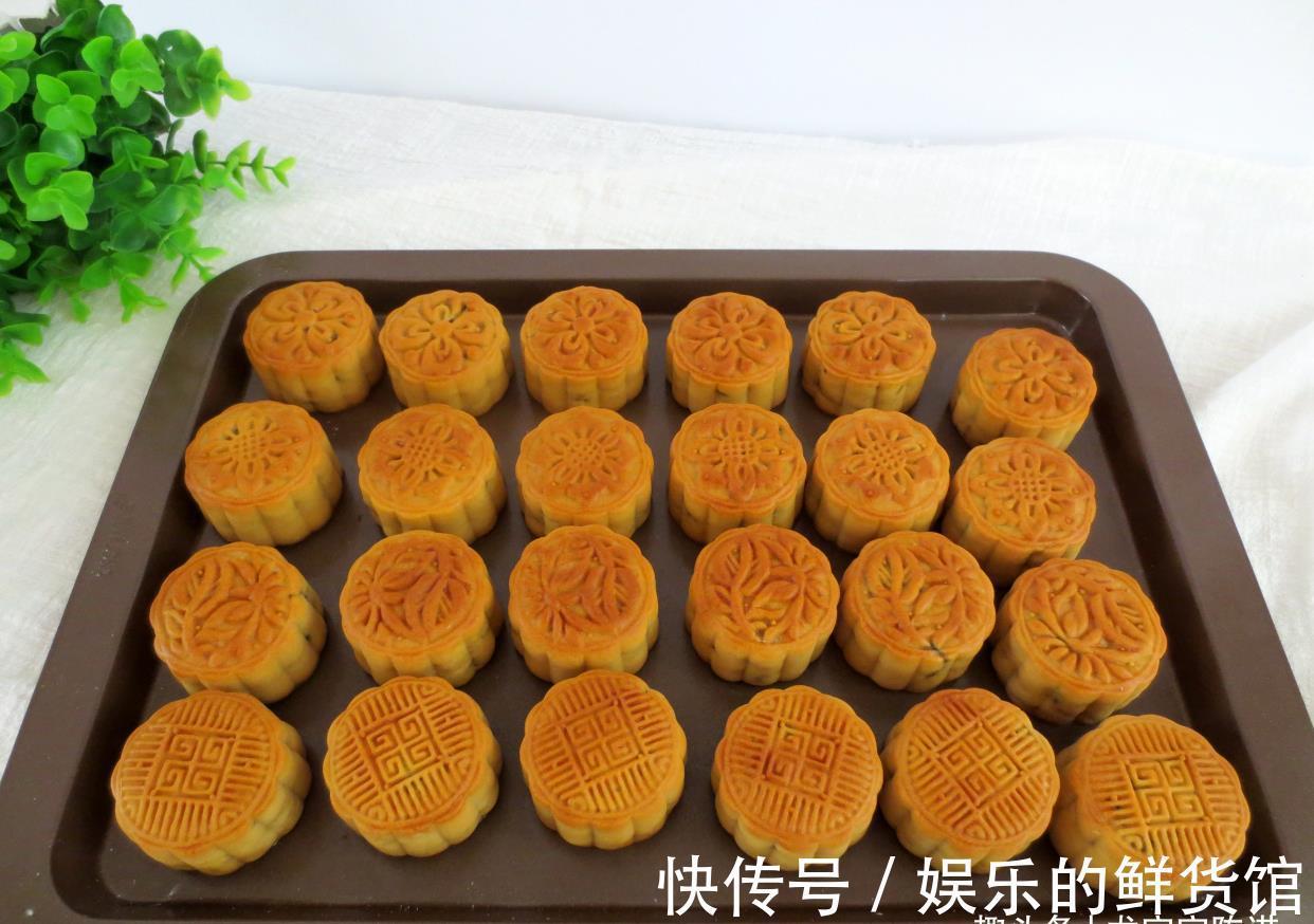 烤箱|自制五仁馅月饼，放白糖还是红糖，区别很大，别放错了