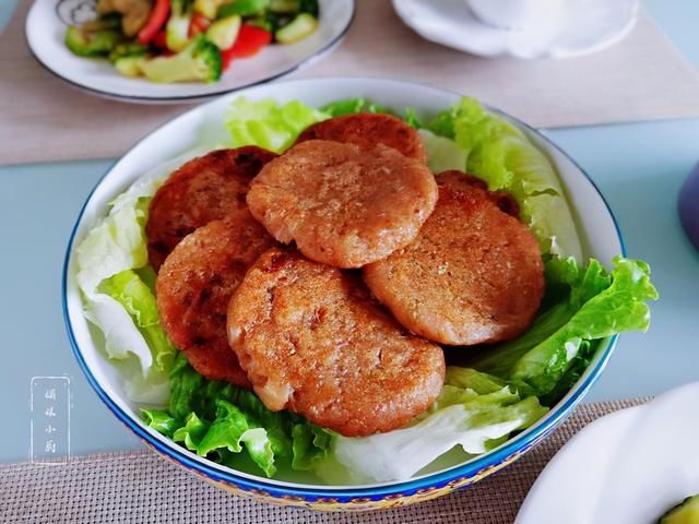 土豆泥|土豆饼做法有N种，这样搭配做早餐饼还是第一次，家人说真好吃