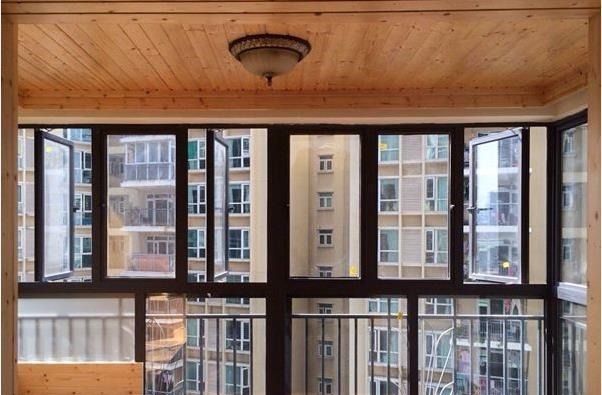 邻居家|新房买在高层,要不要封阳台?看到邻居家的阳台才知道!