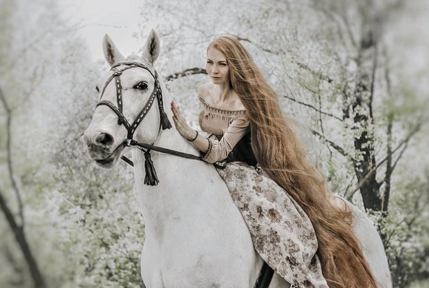 长发公主|现实版长发公主:17年没剪过头发,头发长达1.72米