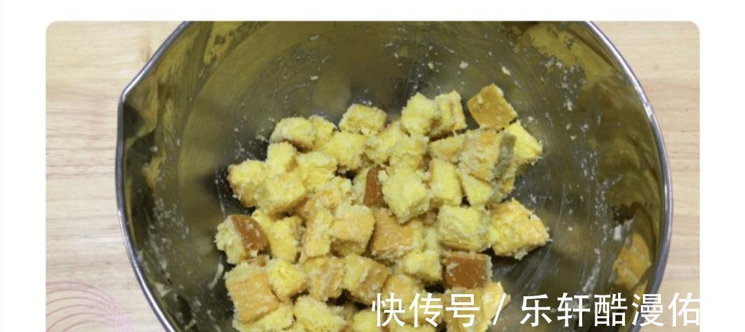 吃腻|吃腻了单纯的吐司,炼乳椰蓉烤方块,带你开启吐司的另一种吃法!
