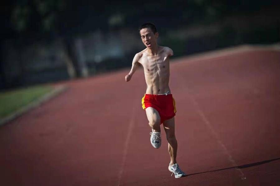 证书|无臂健将丁二伟的逆袭