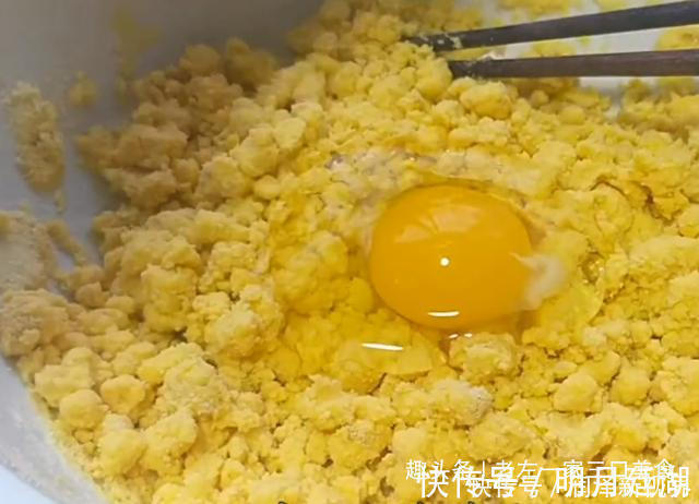秘制|玉米面是宝,教你秘制新吃法,不蒸不煮不炸,出锅全家流口水,香