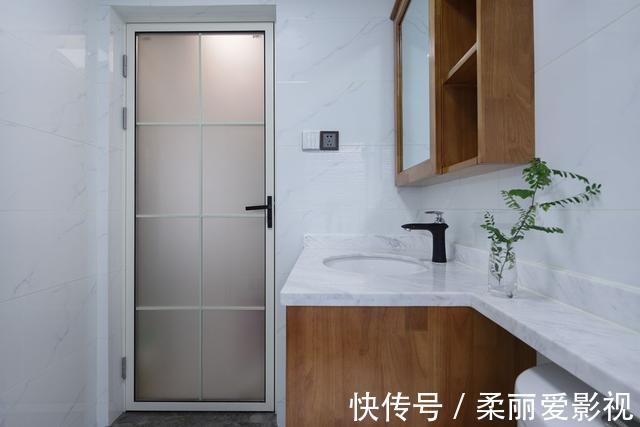 客厅|86㎡挤出三房，还有衣帽间！客厅贴满瓷砖，完工后很大气