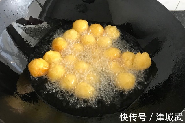 萝卜和它一起炖，味道特别鲜！热腾腾端上桌，营养下饭，吃完暖和