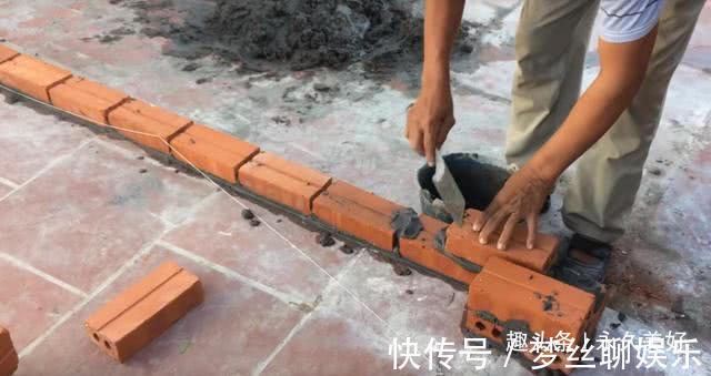 水泥|家里剩2车红砖,老爸就砌了个院墙,一格一格镂空通风全村第一家