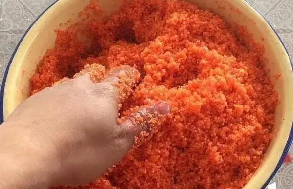 野钓想要狂拉鲫鱼，打窝、补窝的这些讲究，你必须要知道！