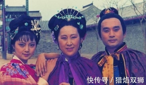 红楼梦#薛家三口常年赖在荣国府,经受了怎样的屈辱?薛宝钗一针见血点破