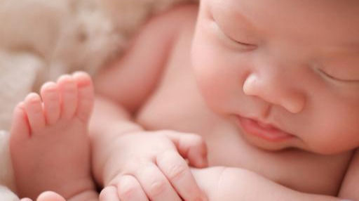 送杨氏女|爸爸姓吉,医生误将出生证明打错,宝爸看后不怒反笑不改了