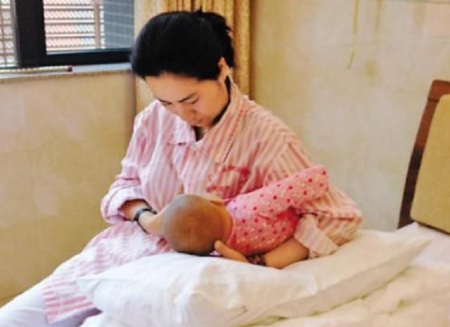 妈妈们|为帮助孩子断奶,宝妈躲了8天,回家后却遭到孩子“冷眼相待”