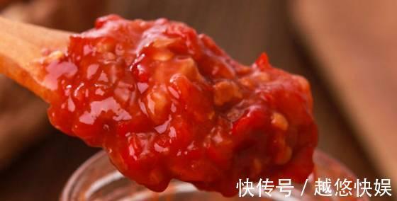 农家自制辣椒酱，搭配馒头米饭，吃起来绝对的过瘾